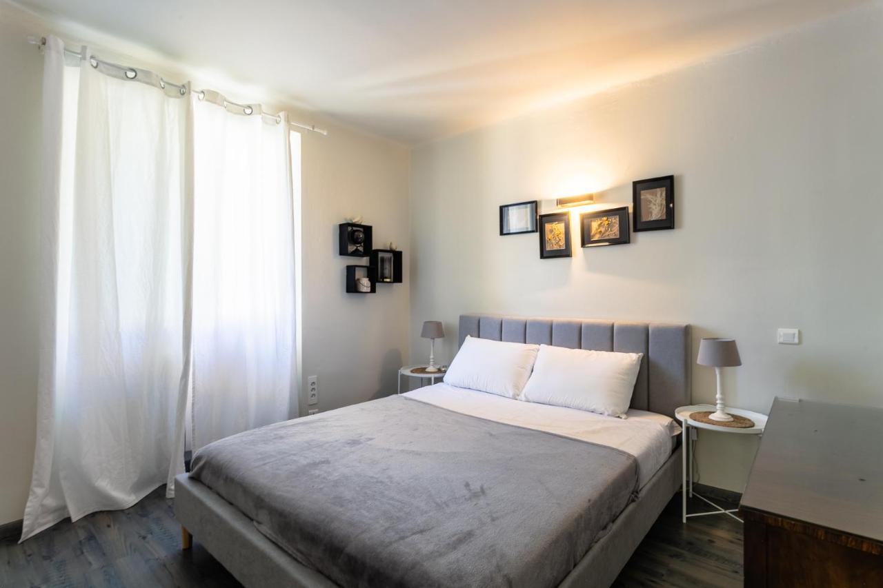 Wonderful House In Center With Heated Pool & Jaccuzi Sarlat-la-Caneda